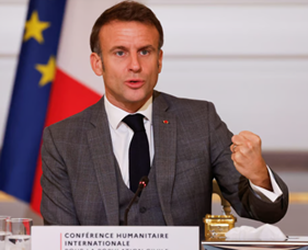 Macron går emot USA – kräver vapenvila